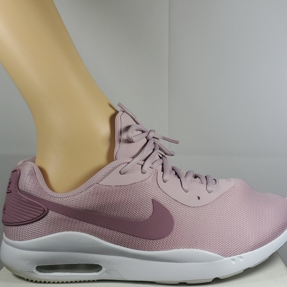 Nike Shoes - Nike Air